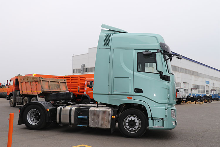 DONGFENG DFH4180 сбоку