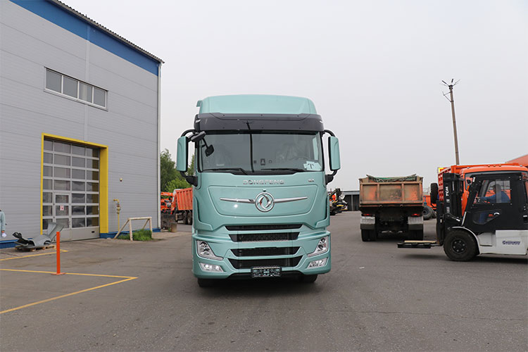 DONGFENG DFH4180 спереди