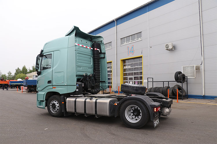 DONGFENG DFH4180 сзади