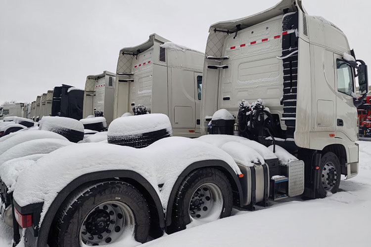 DONGFENG DFH4271 сзади
